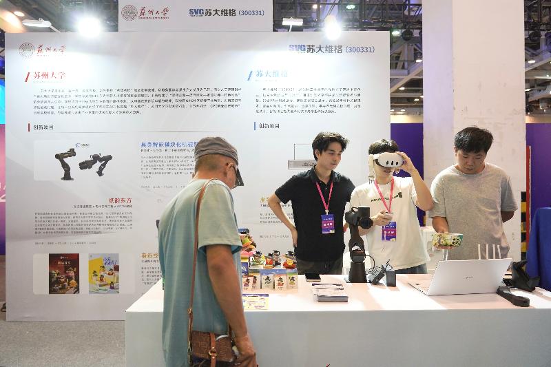 智博会高校成果展：四所高校，四种AI答案