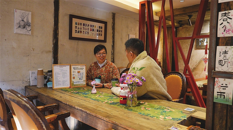 红色文学作品“入驻”古镇咖啡馆