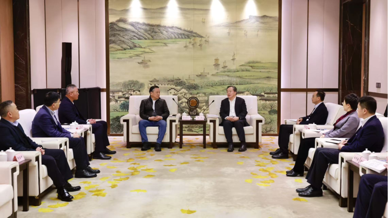 范波会见台光电子董事长董定宇一行