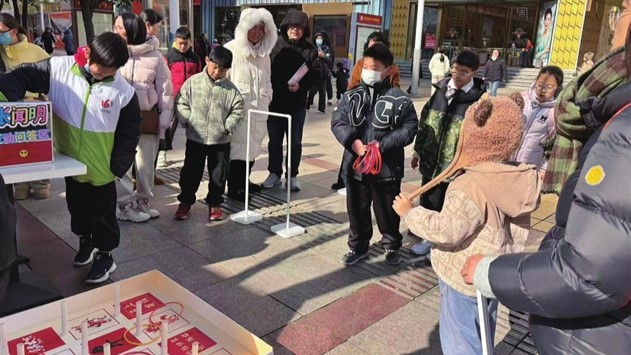 “步步有礼·‘街’里更文明”漫步行动在张家港市步行街上拉开帷幕