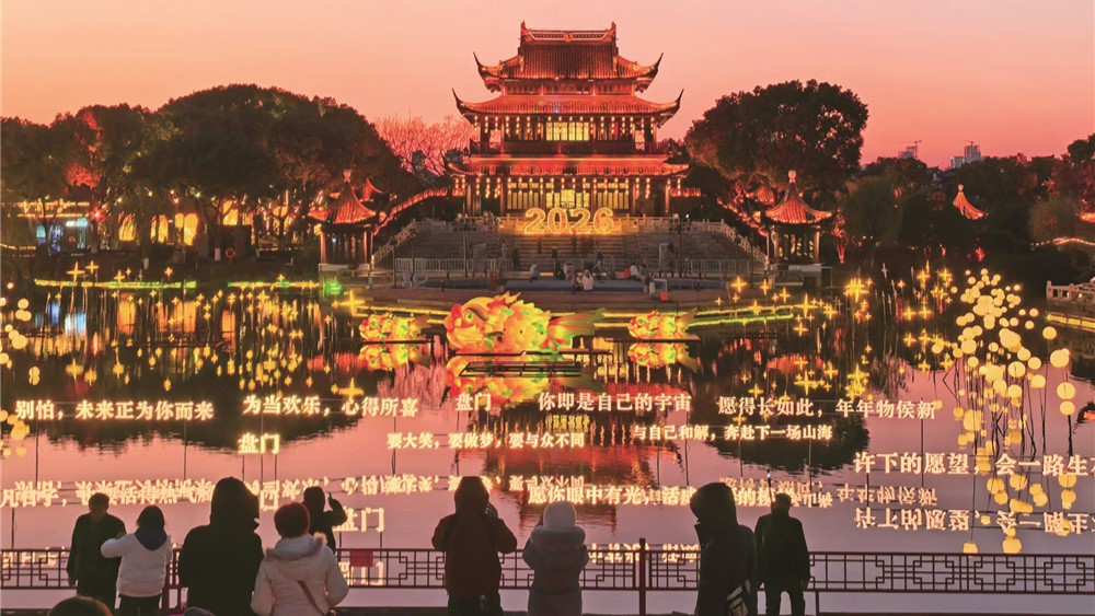 夜晚的盘门景区为游客带来游园新体验