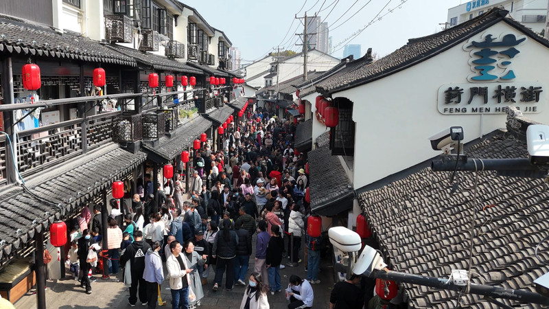 葑门横街开启“过年模式”