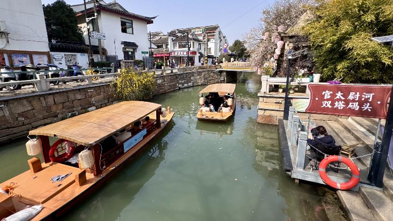 “水巷游”新航线解锁古城年味