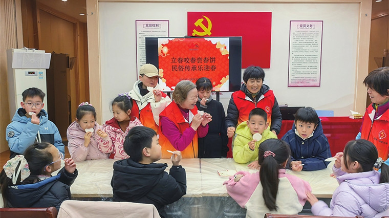 老苏州轮番登场开讲“民俗大讲堂” “咬春”解锁传统节气鲜活模样