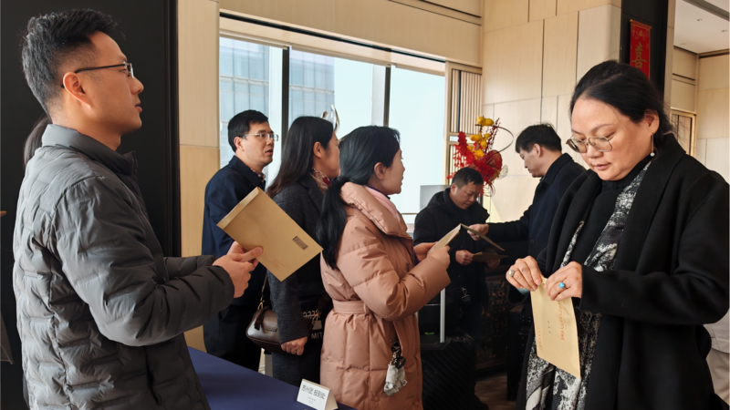 在苏州的省人大代表抵宁报到