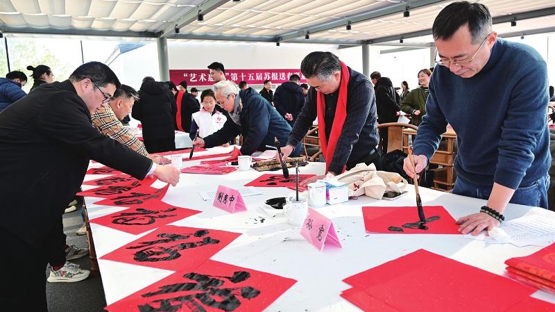 “艺术惠风”第十五届苏报送春联惠民活动举办
