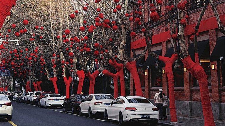 流虹路变身流“红”路 吴江城区新年换新装