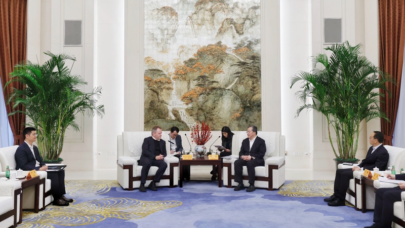 范波会见海瑞恩集团董事长尤根·海瑞恩博士一行