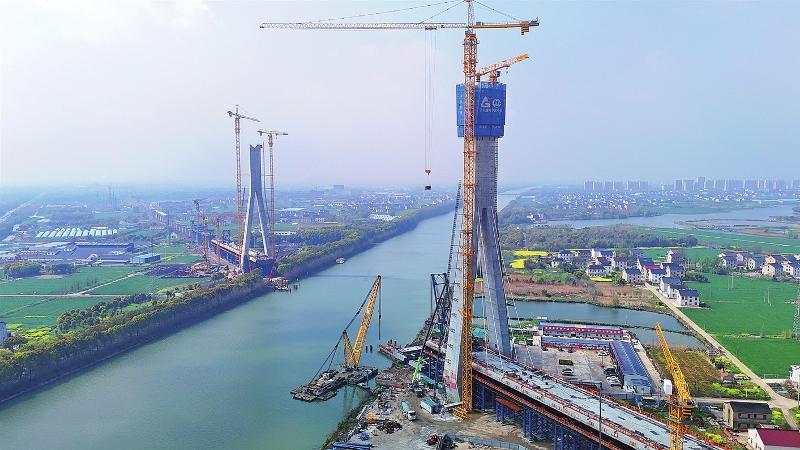 望虞河斜拉桥268号主塔封顶