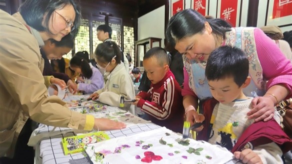 春假首日 苏州中小学生走出家门感受春日之趣