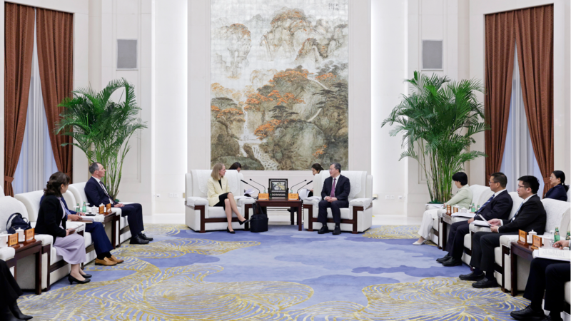 范波会见德国贝朗集团首席执行官安娜·玛丽亚·布劳恩一行