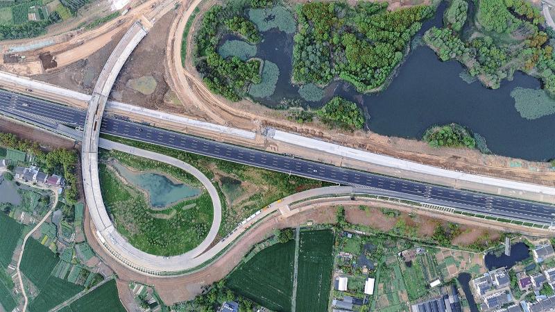 沪武高速公路扩建工程张家港段施工稳步推进中