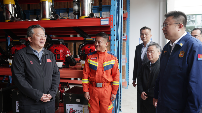 范波检查森林防火工作