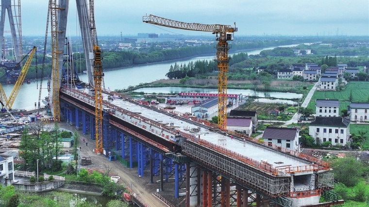 望虞河斜拉桥主塔封顶 建设转入新阶段
