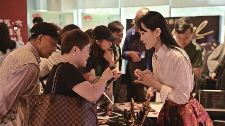 苏州非遗体验展位受香港市民青睐