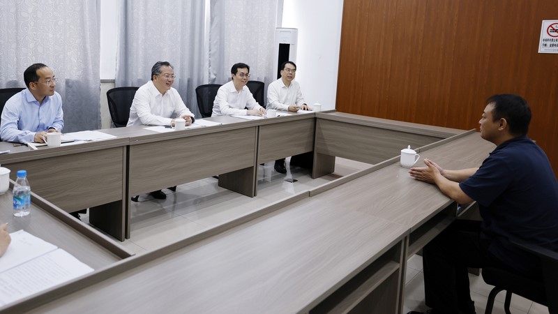 范波调研信访工作并接待来访群众