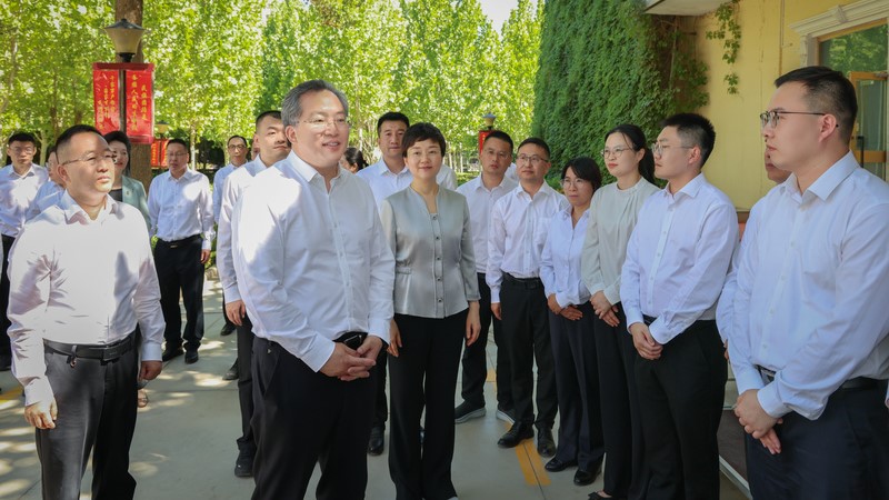 范波率队赴新疆伊犁州学习考察