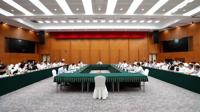 王维讲授树立和践行正确政绩观学习教育专题党课