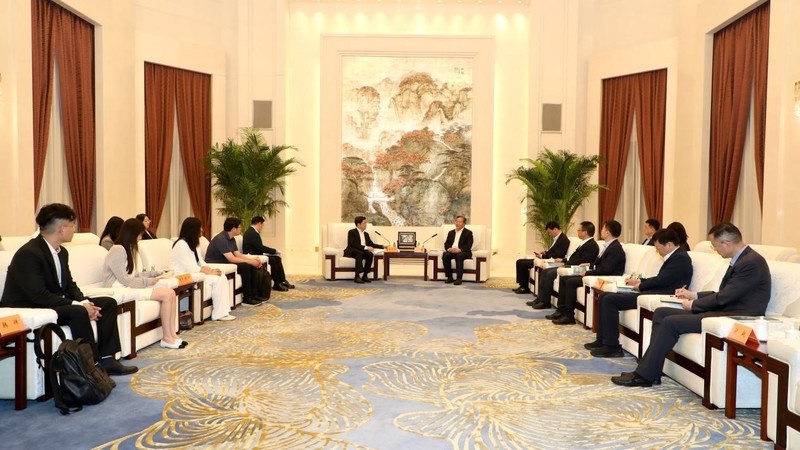 范波会见零一万物首席执行官李开复一行