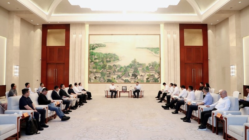 王维会见华润集团客人