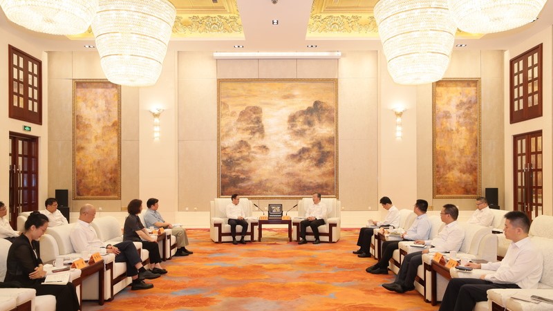 范波会见中国钢研科技集团党委书记、董事长高宏斌