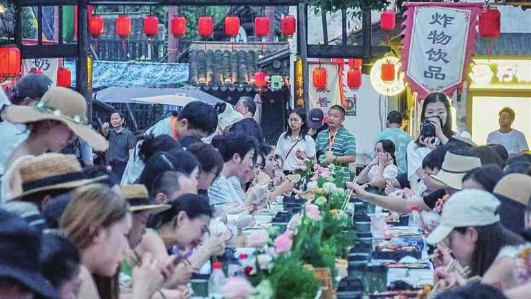 第27届沙家浜大闸蟹美食季暨芦苇艺术周启幕