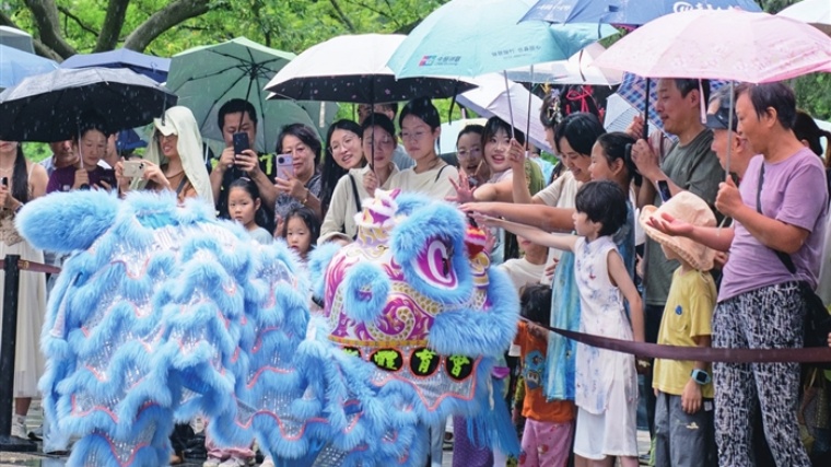 虎丘庙会热度不减