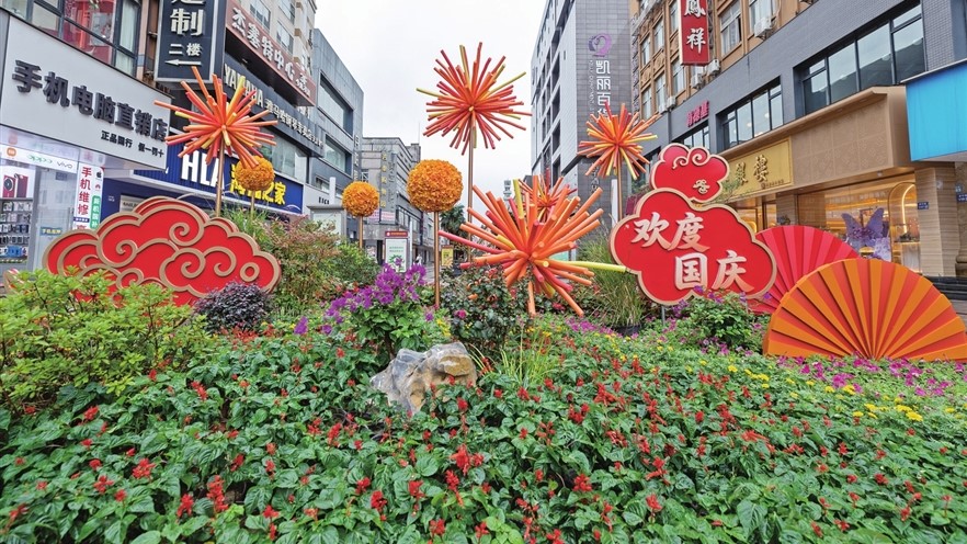张家港大街小巷喜庆的节日氛围